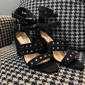JustFab Women's Black Courts